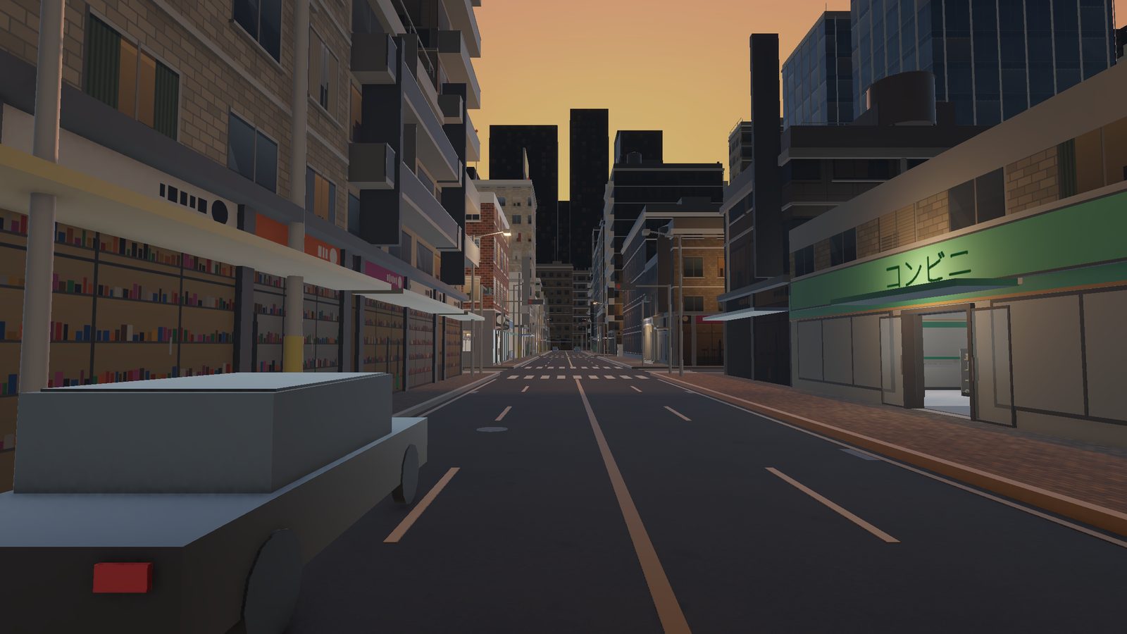 夕暮れの大通りとコンビニ